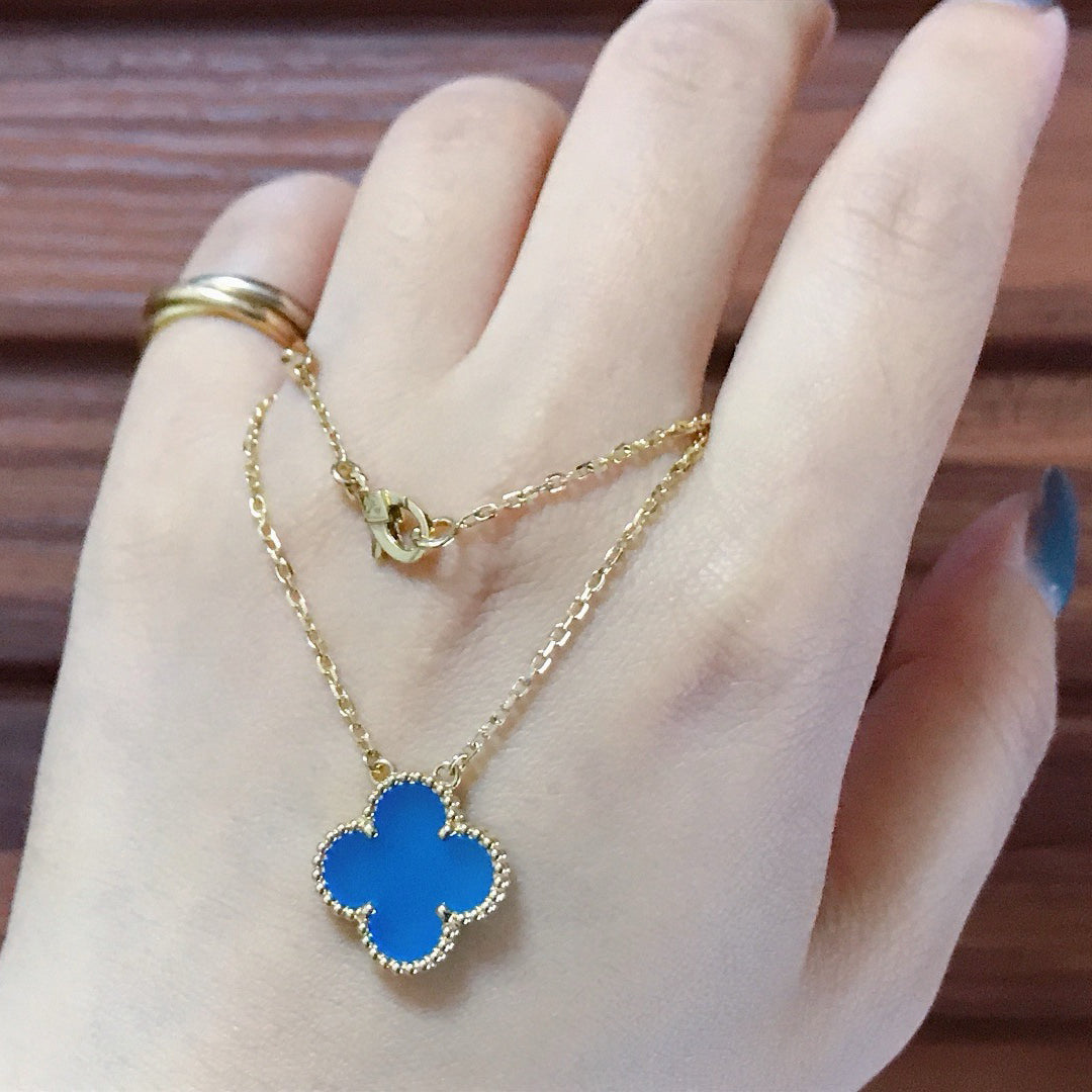 [Bijoux Regalia] COLLIER EN AGATE BLEUE TRÈFLE 15 MM