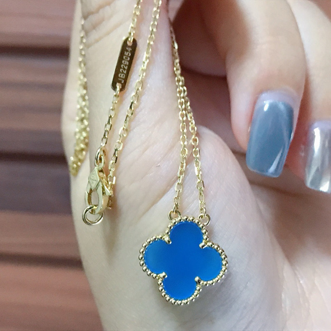 [Bijoux Regalia] COLLIER EN AGATE BLEUE TRÈFLE 15 MM