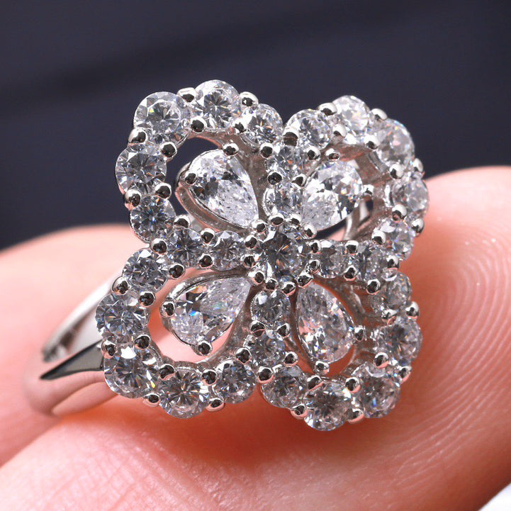 [Joyas Regalia] ANILLO DE ARO CON MOTIVO COMPLETO DE DIAMANTE, 16 MM, PLATA