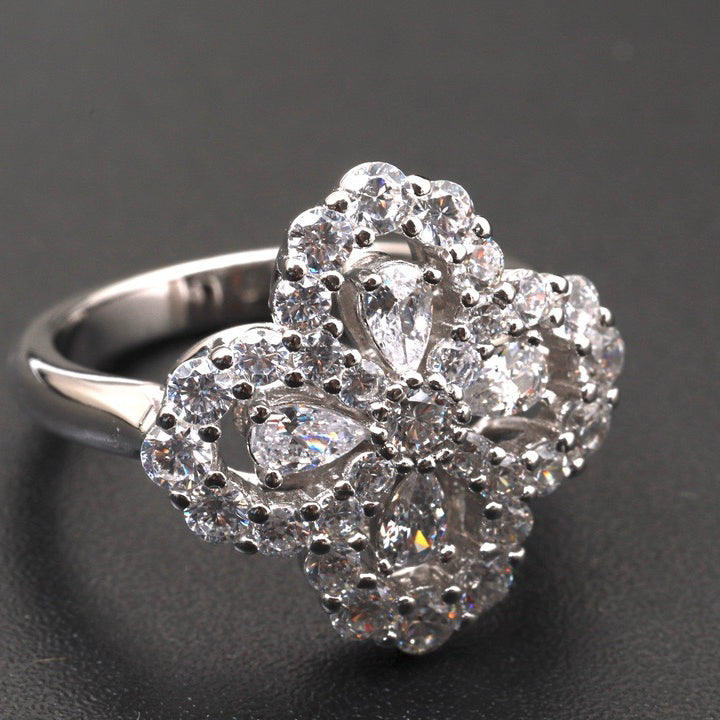 [Joyas Regalia] ANILLO DE ARO CON MOTIVO COMPLETO DE DIAMANTE, 16 MM, PLATA