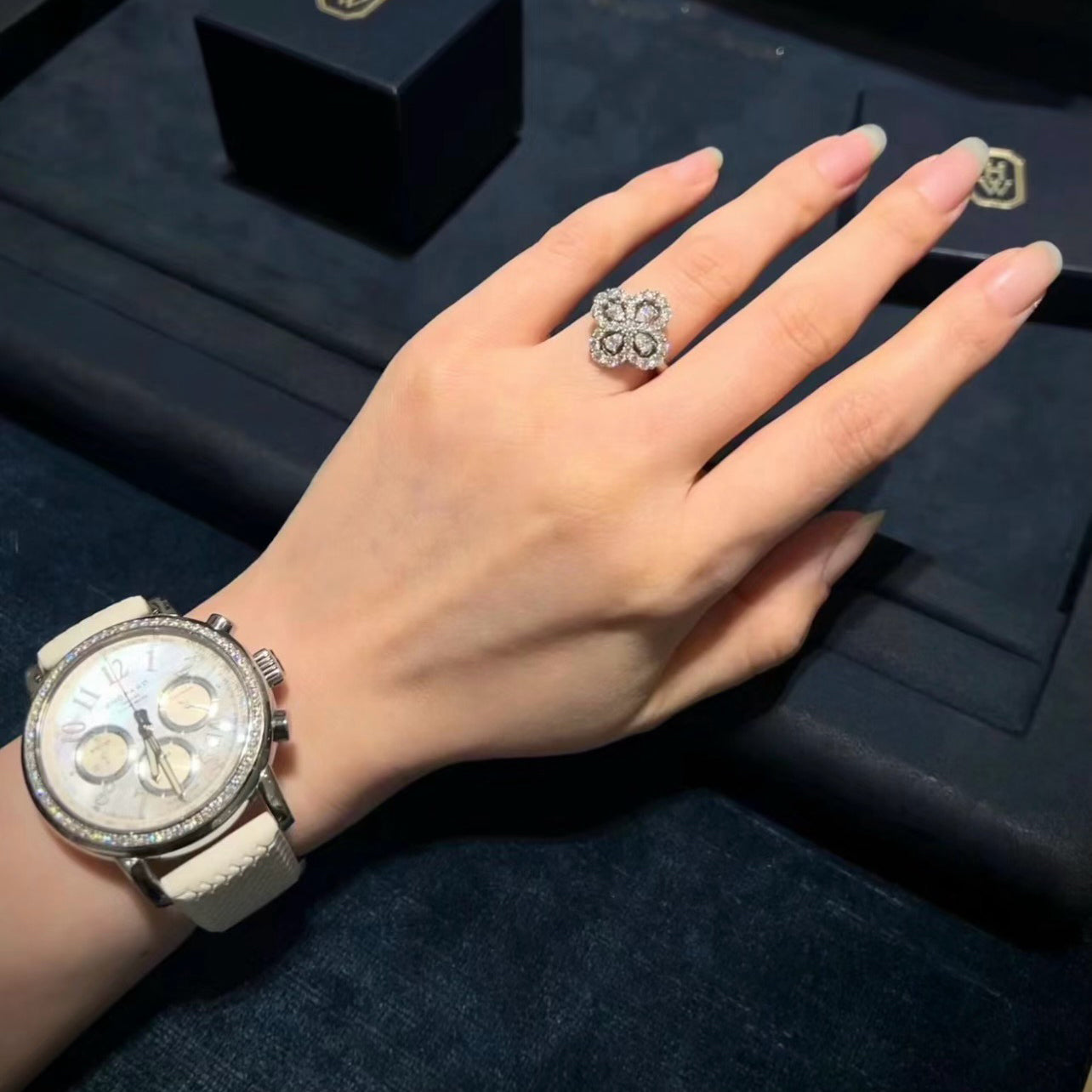 [Joyas Regalia] ANILLO DE ARO CON MOTIVO COMPLETO DE DIAMANTE, 16 MM, PLATA