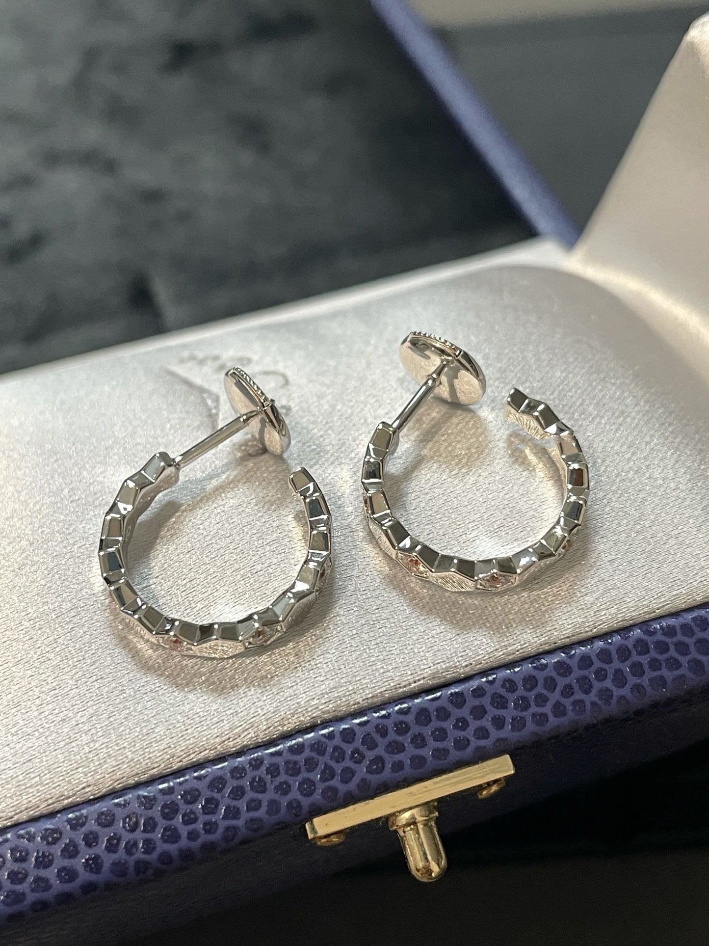 [Bijoux Regalia] Bague en forme de fleur de trèfle à quatre feuilles à motif creux