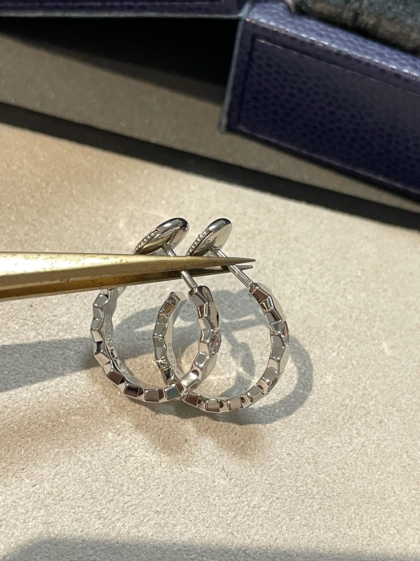 [Bijoux Regalia] Bague en forme de fleur de trèfle à quatre feuilles à motif creux
