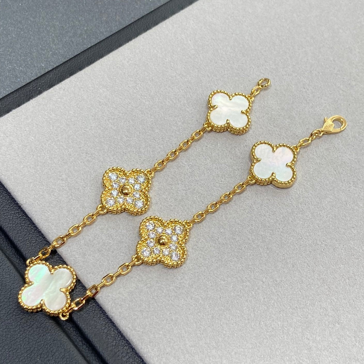 [Regalia jewelry]CLOVER BRACELET 5 MOTIF WHITE MOP DIAMOND