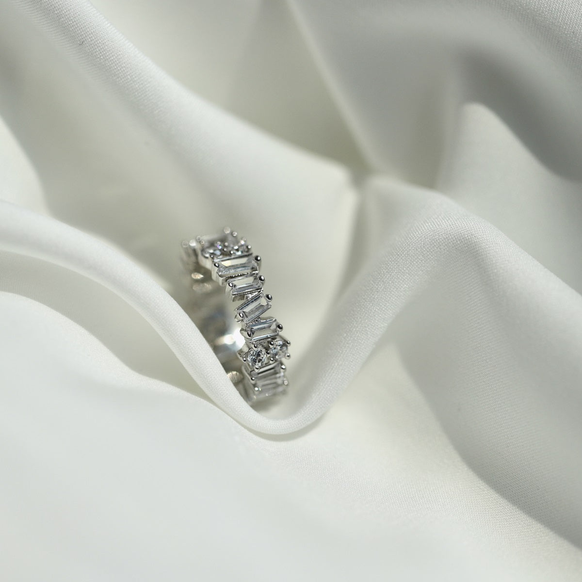 [Regalia jewelry]Delicate Multi Shape Tennis Ring