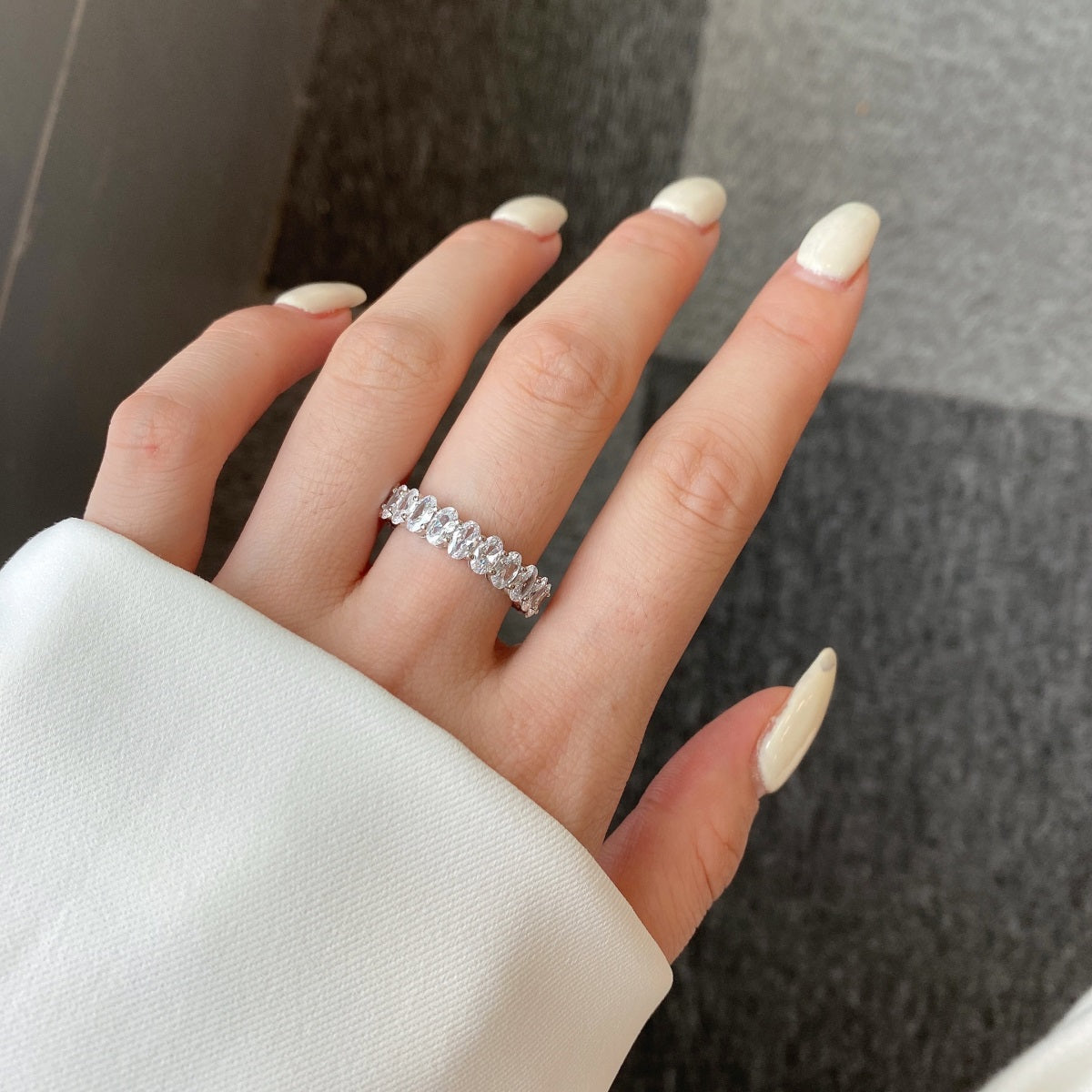 [Bijoux Regalia] Bague tennis ornée de taille ovale
