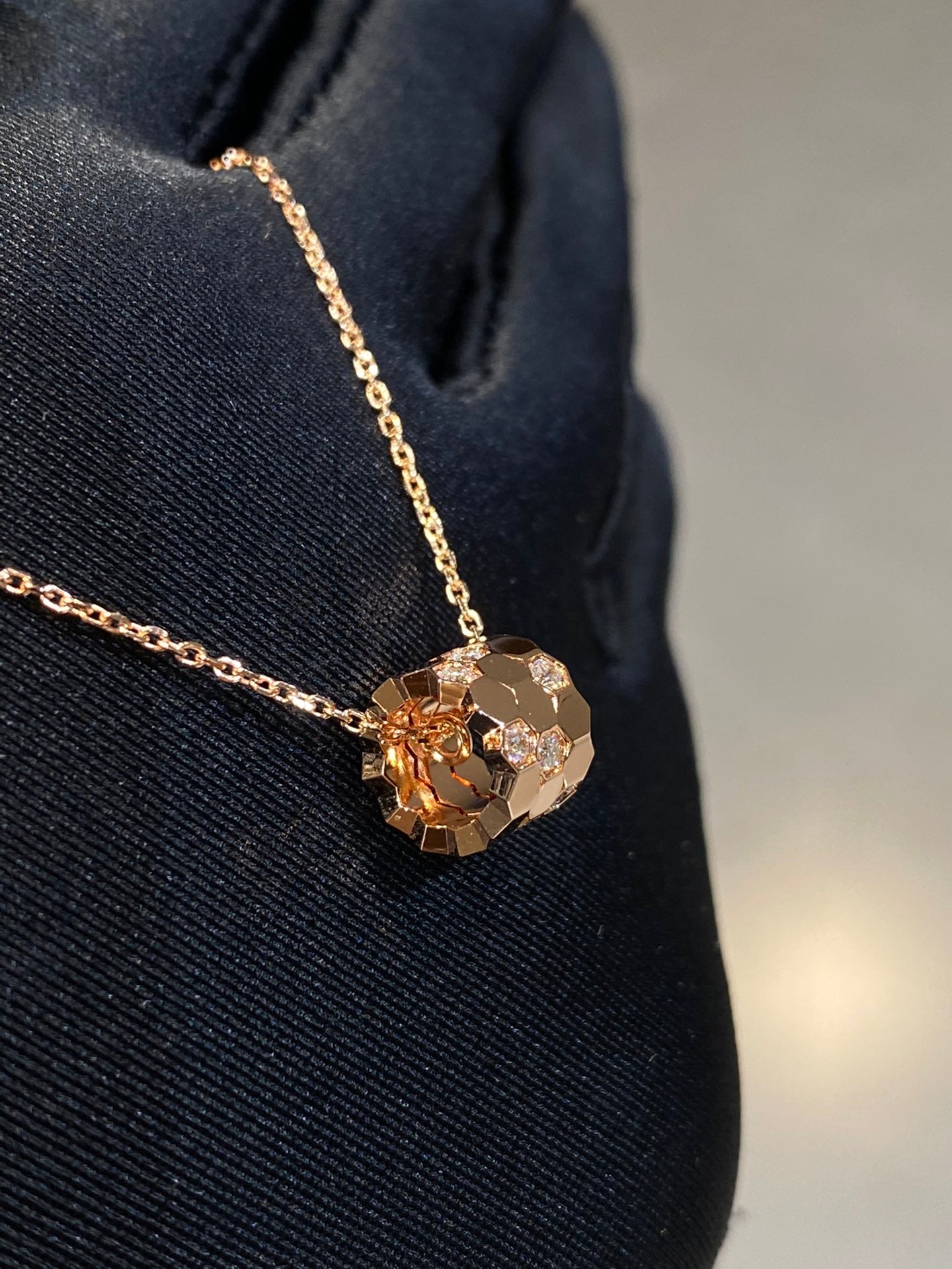 [Joyas Regalia] COLLAR DE DIAMANTES BEE LOVE
