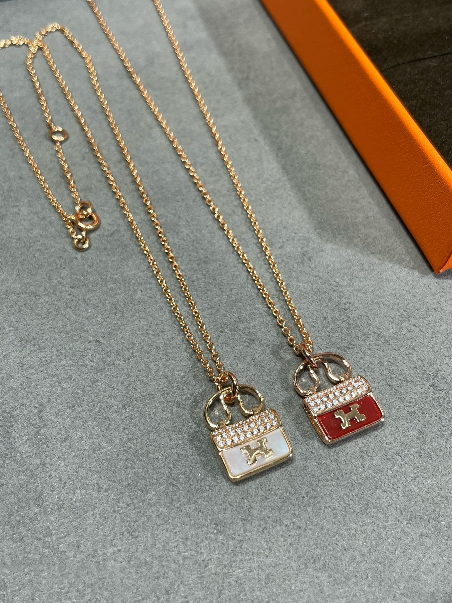 [Regalia jewelry]H CIRCE MOISSANITE PENDANT NECKLACE GOLD