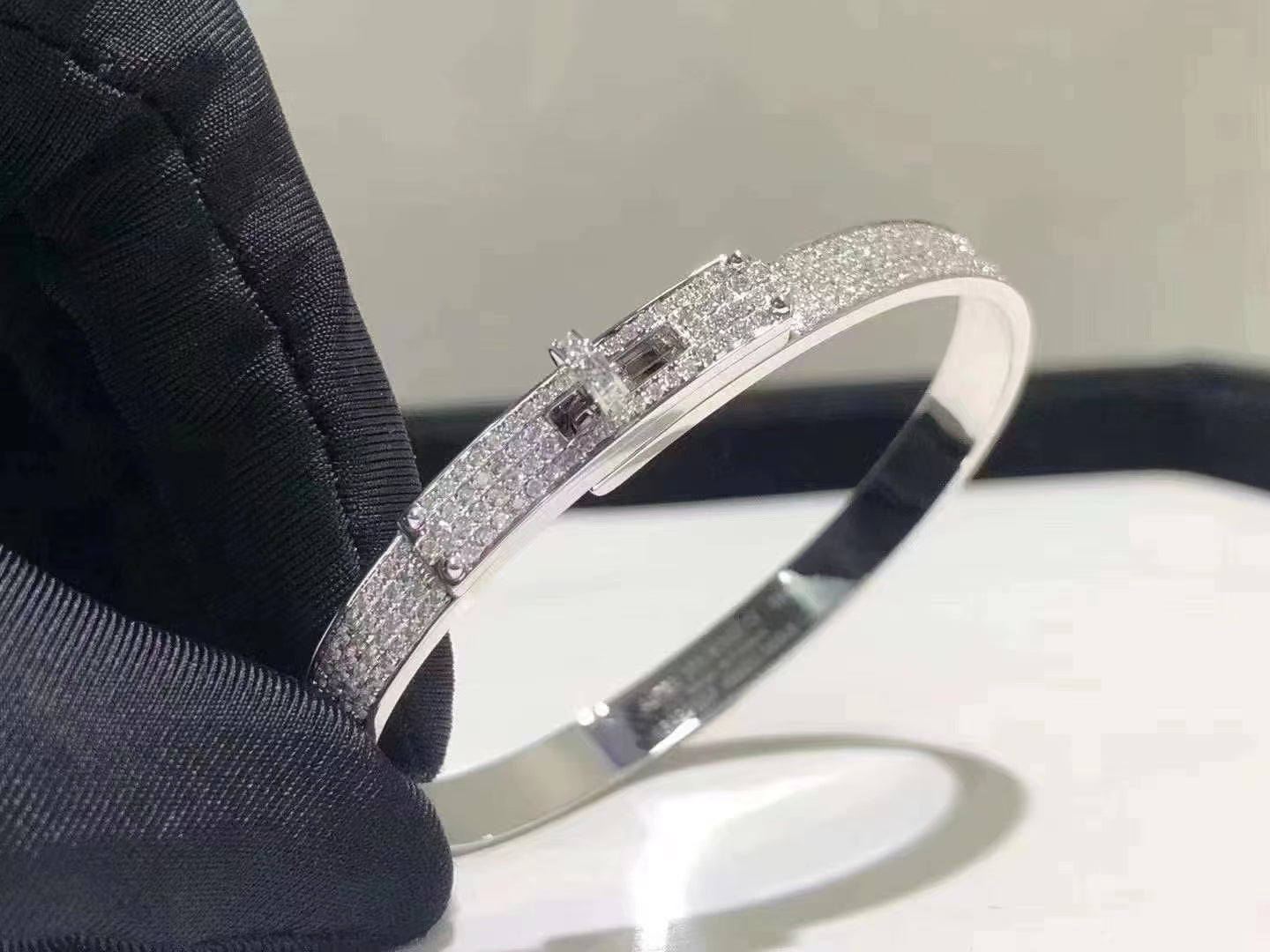 [Joyas Regalia] PULSERA HM KELLY EN PLATA Y PAVÉ COMPLETO DE DIAMANTES