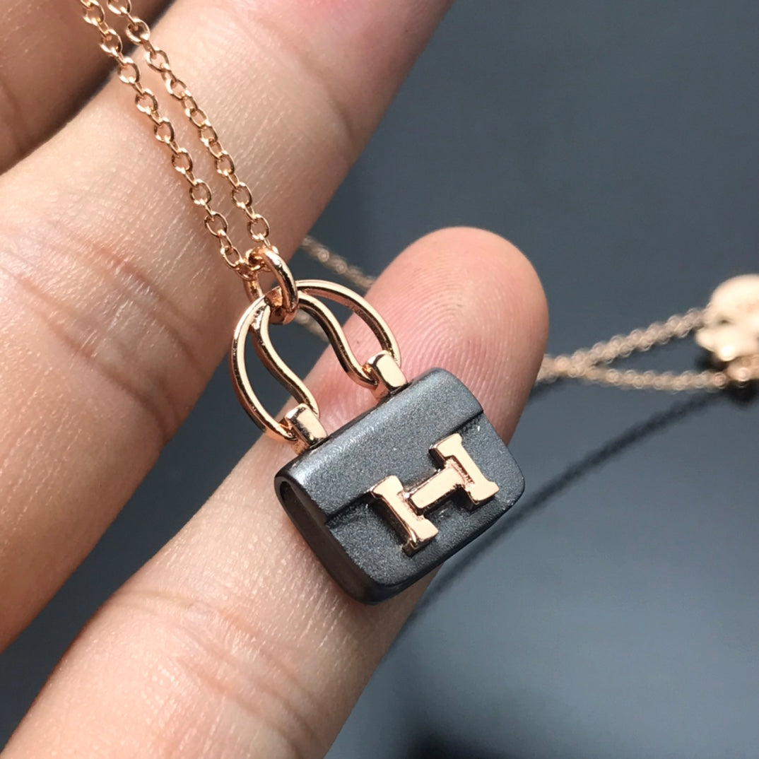 [Bijoux Regalia] COLLIER PENDENTIF HM AMULETTES CONSTANCE POUR FEMME