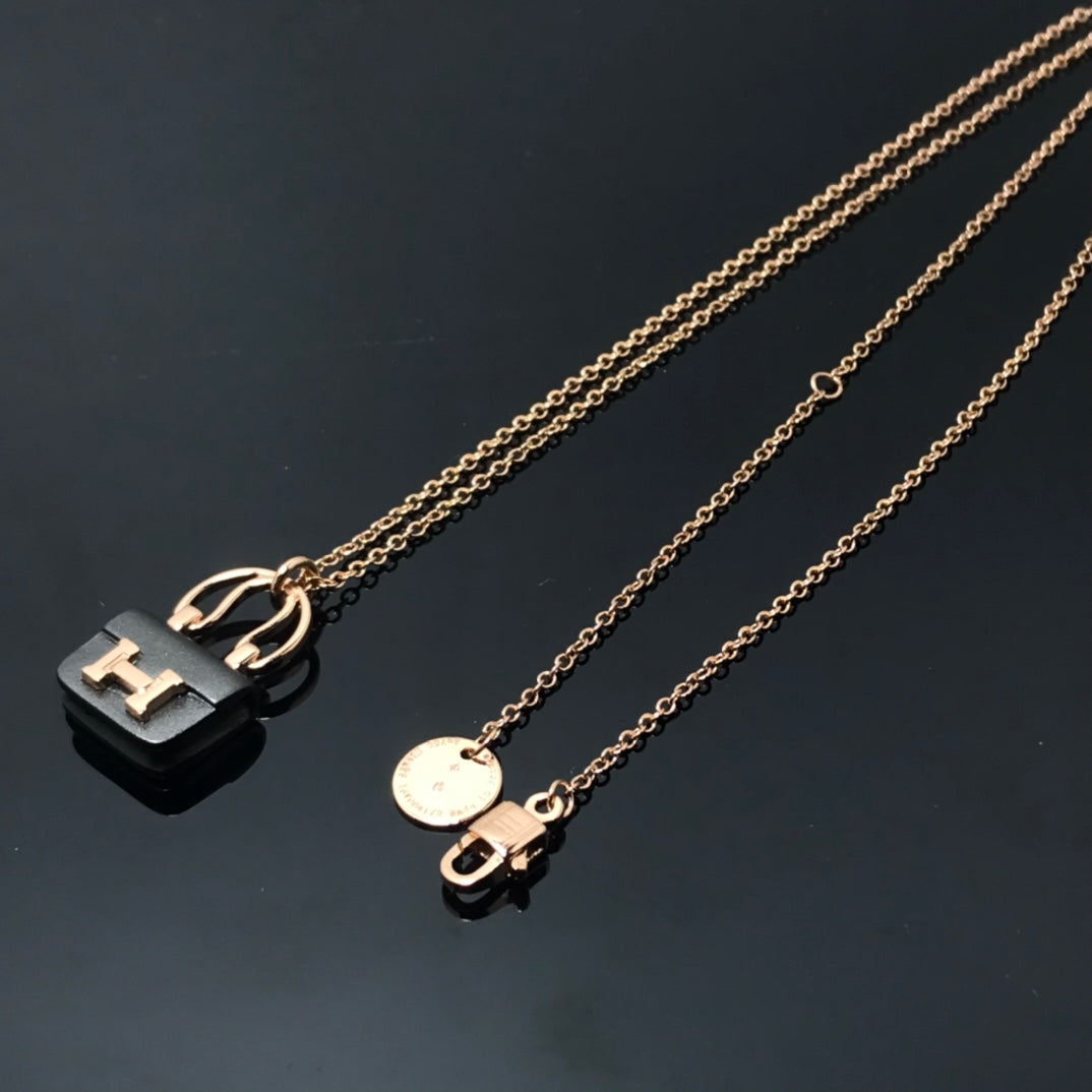 [Bijoux Regalia] COLLIER PENDENTIF HM AMULETTES CONSTANCE POUR FEMME