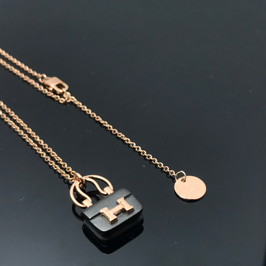 [Bijoux Regalia] COLLIER PENDENTIF HM AMULETTES CONSTANCE POUR FEMME