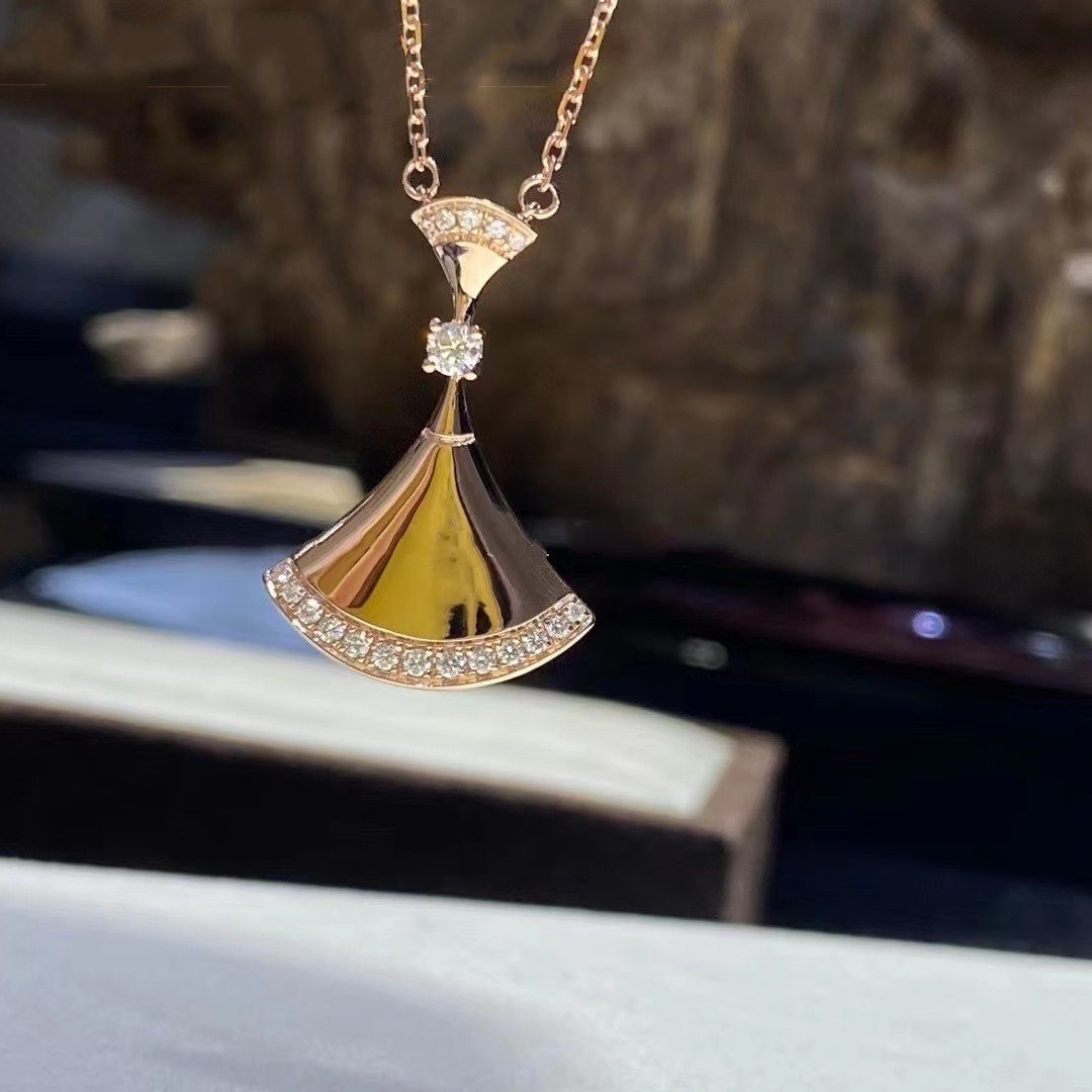 [Bijoux Regalia] COLLIER DREAM OR ROSE DIAMANT