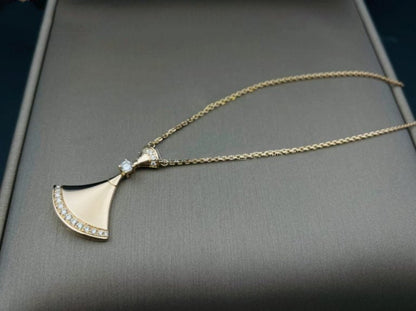 [Bijoux Regalia] COLLIER DREAM OR ROSE DIAMANT