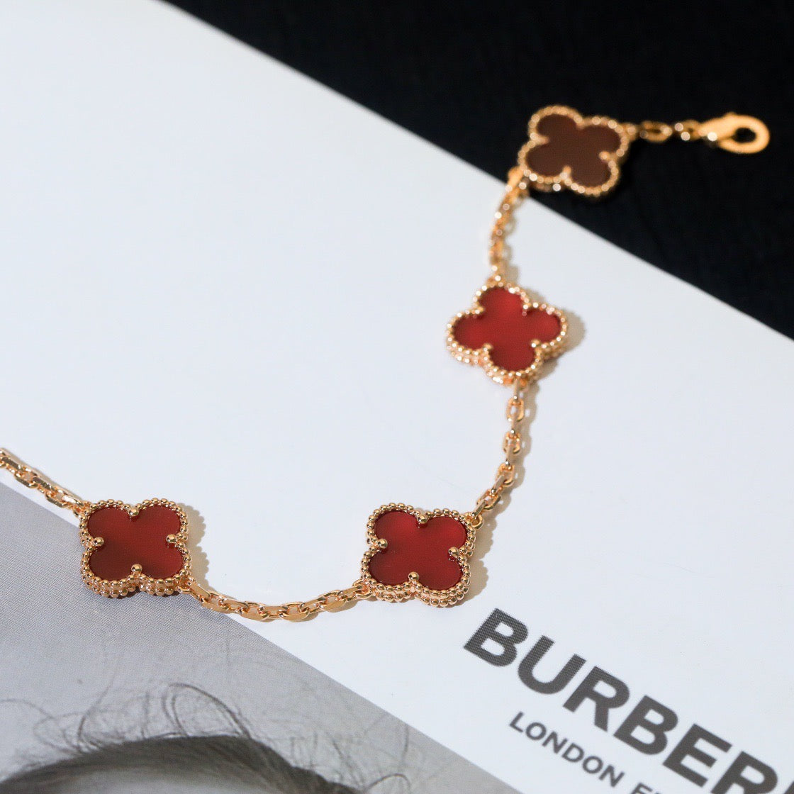[Joyas Regalia]Pulsera de ágata roja con cinco motivos de trébol 