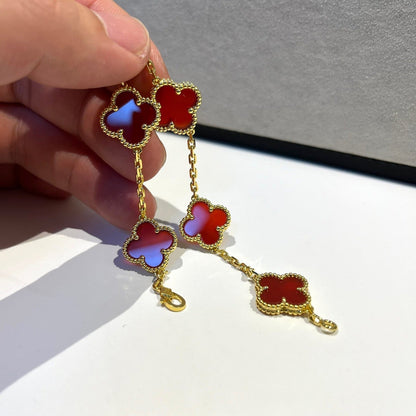 [Joyas Regalia]Pulsera de ágata roja con cinco motivos de trébol 