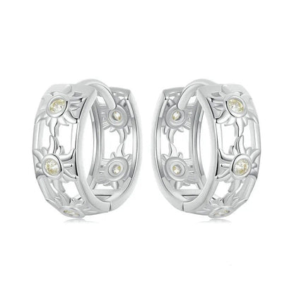 Pendientes de aro con forma de corazón de amor infinito chapados en oro blanco, ligeros y con forma de cartílago.