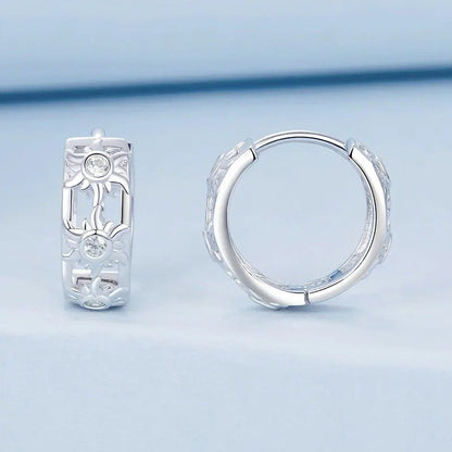 Pendientes de aro con forma de corazón de amor infinito chapados en oro blanco, ligeros y con forma de cartílago.