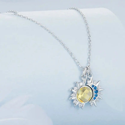 Collar de Sol y Luna bañado en oro blanco