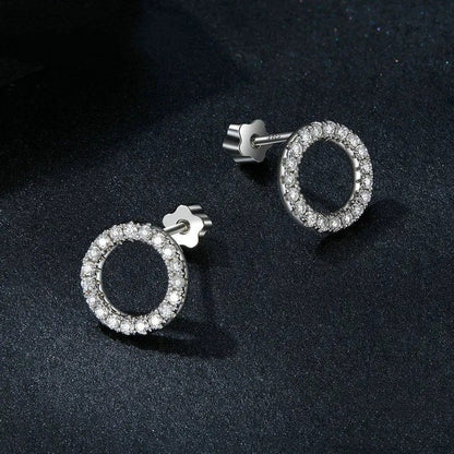 Pendientes circulares de moissanita transparentes Forever