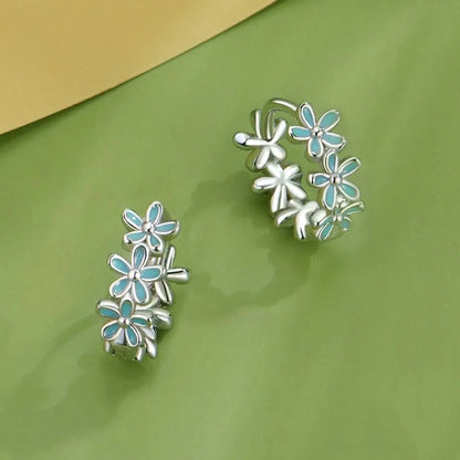 Pendientes de aro con guirnalda verde menta y hebillas de flores esmaltadas