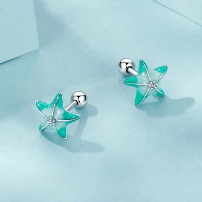 Pendientes sencillos de estrella de mar azul bañados en platino