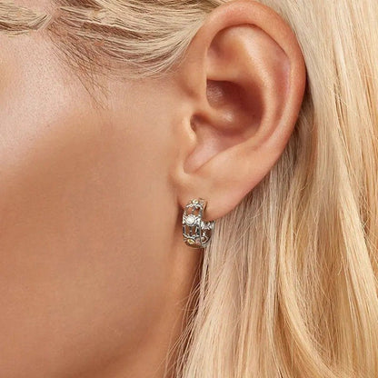 Pendientes de aro con forma de corazón de amor infinito chapados en oro blanco, ligeros y con forma de cartílago.
