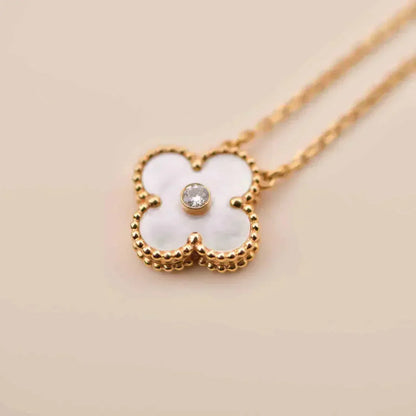 [Bijoux Regalia] COLLIER FRITILLARIA BLANC DIAMANT TRÈFLE 15 MM