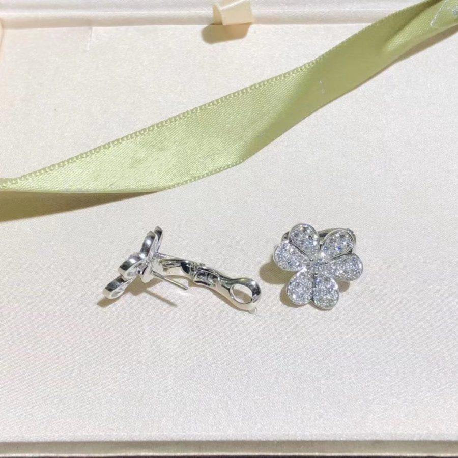 [Joyas Regalia] PENDIENTES DE FLOR DE PLATA CON DIAMANTES FRIVOLE