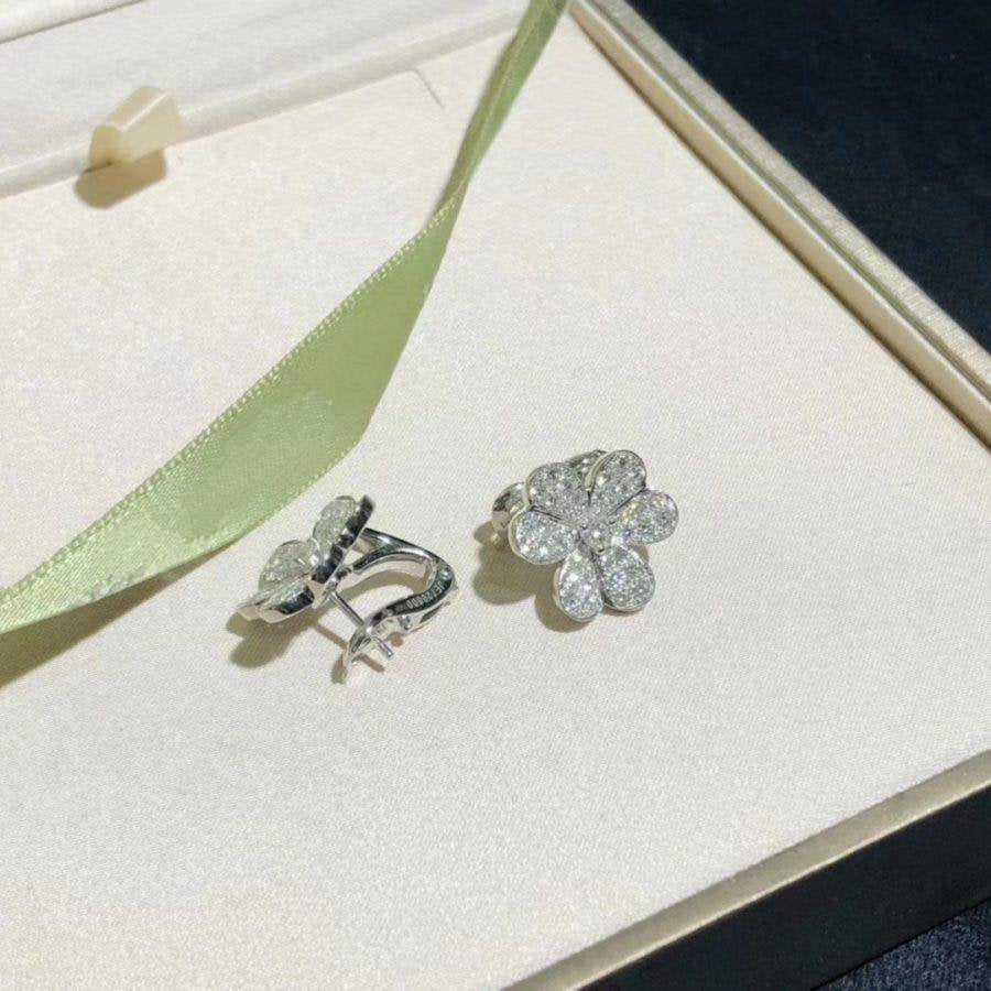 [Joyas Regalia] PENDIENTES DE FLOR DE PLATA CON DIAMANTES FRIVOLE