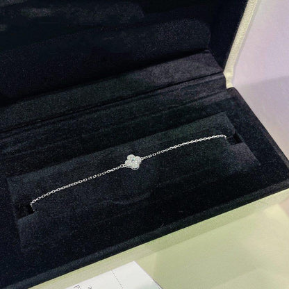[Joyas Regalia]Pulsera de plata con una sola flor de trébol