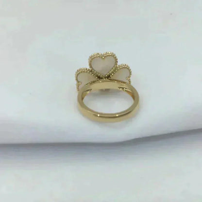 [Joyas Regalia] ANILLO DE TRÉBOL DE MOLINO CON TRAPEADOR BLANCO