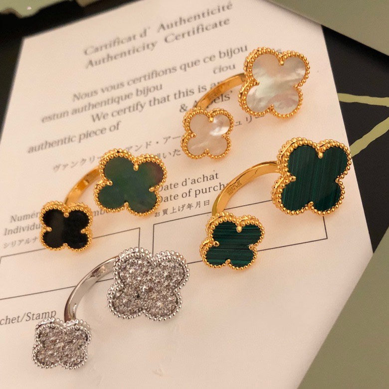 [Joyas Regalia] TRÉBOL ENTRE EL ANILLO DEL DEDO
