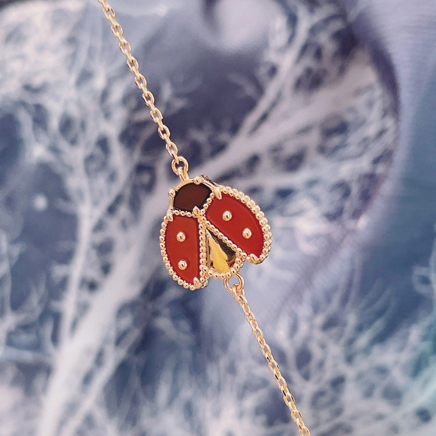 [Joyas Regalia] PULSERA DE ORO ROSA CON 1 MOTIVO DE LUCKY SPRING