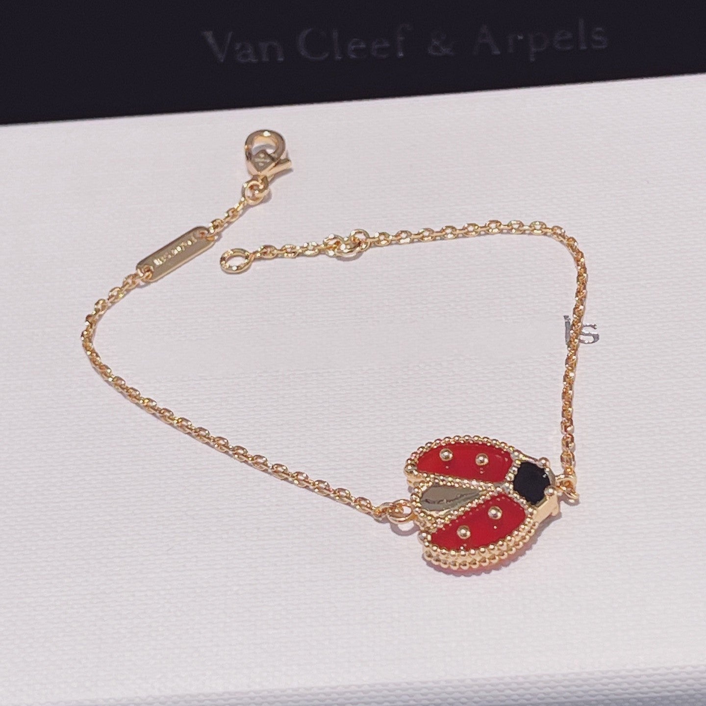 [Joyas Regalia] PULSERA DE ORO ROSA CON 1 MOTIVO DE LUCKY SPRING