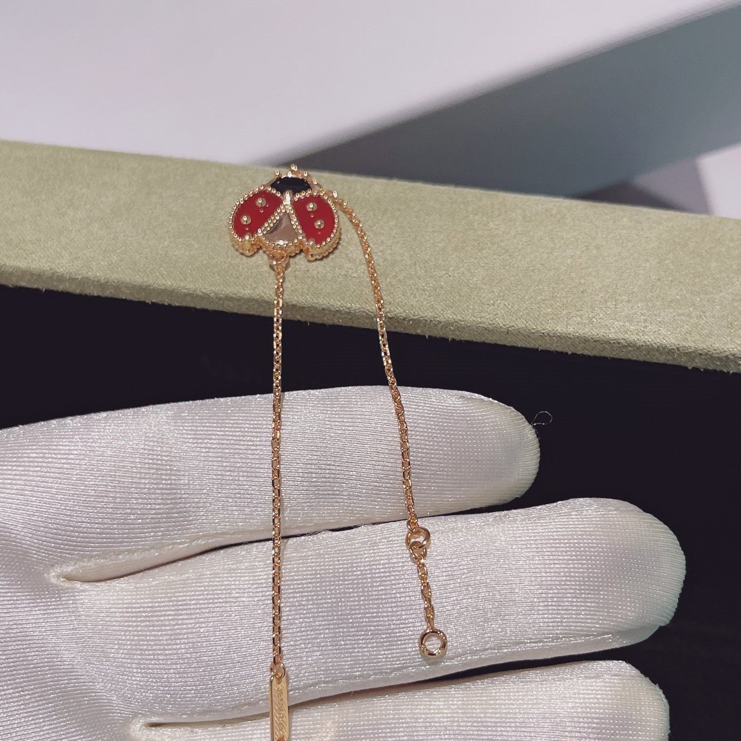 [Joyas Regalia] PULSERA DE ORO ROSA CON 1 MOTIVO DE LUCKY SPRING