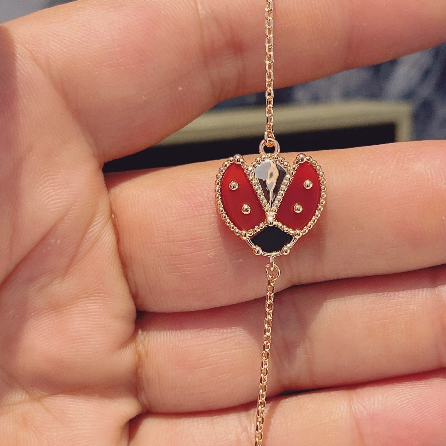[Joyas Regalia] PULSERA DE ORO ROSA CON 1 MOTIVO DE LUCKY SPRING