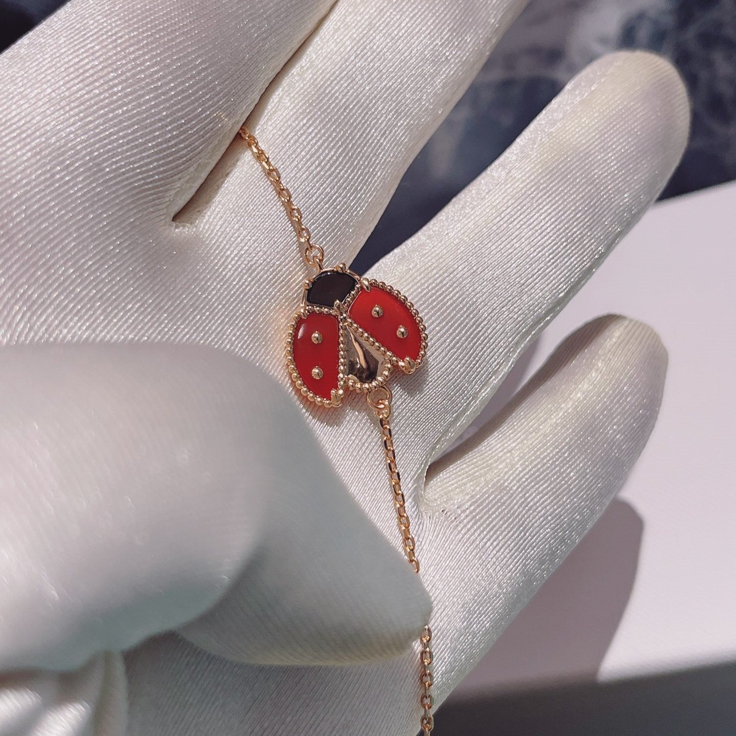 [Joyas Regalia] PULSERA DE ORO ROSA CON 1 MOTIVO DE LUCKY SPRING
