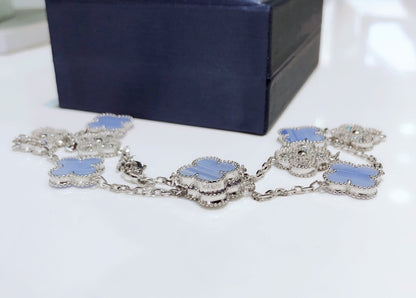 [Joyas Regalia] COLLAR DE PLATA CON DIAMANTES Y CALCEDONIA CON 10 MOTIVOS DE TRÉBOLES