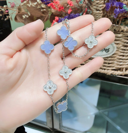 [Joyas Regalia] COLLAR DE PLATA CON DIAMANTES Y CALCEDONIA CON 10 MOTIVOS DE TRÉBOLES