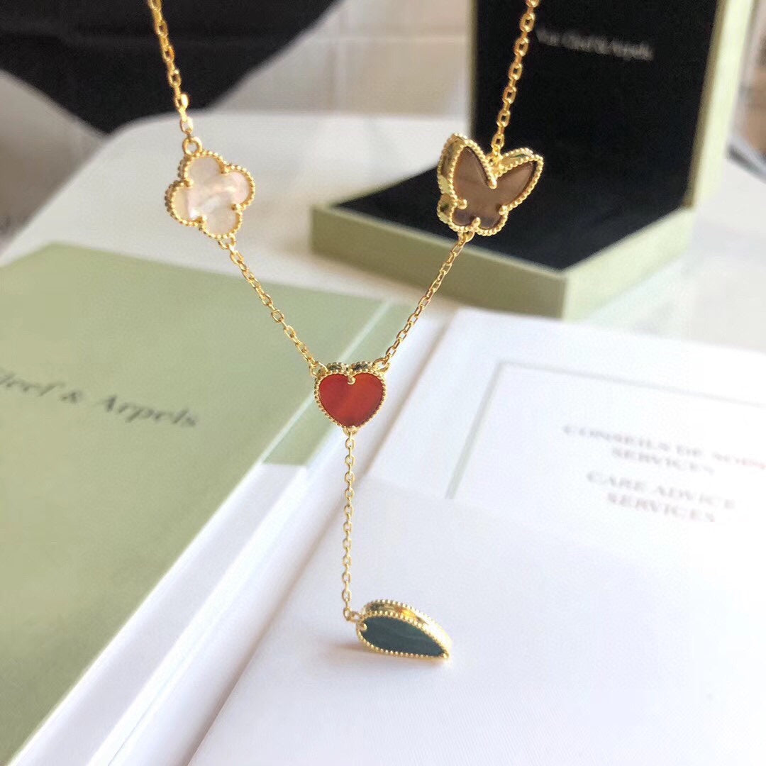 [Joyas Regalia] COLLAR DE ORO ROSA CON 4 MOTIVOS LUCKY SPRING