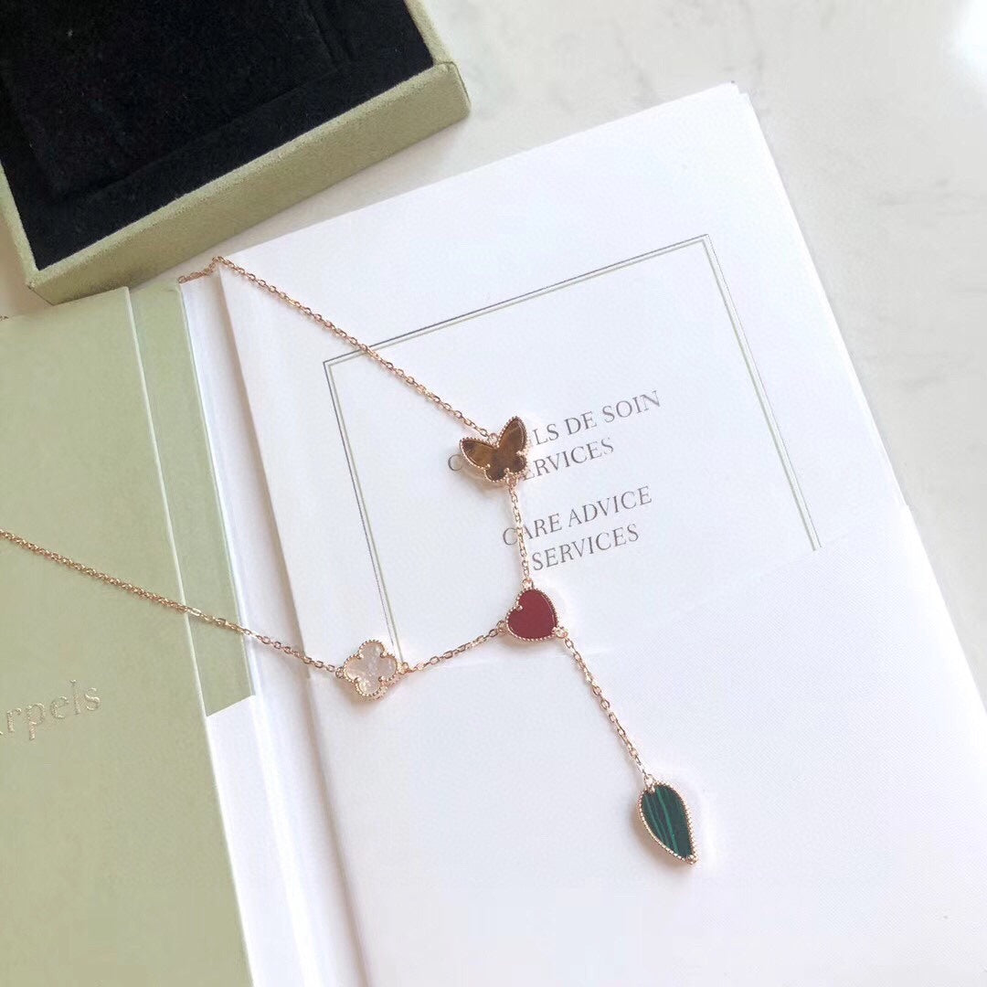 [Joyas Regalia] COLLAR DE ORO ROSA CON 4 MOTIVOS LUCKY SPRING