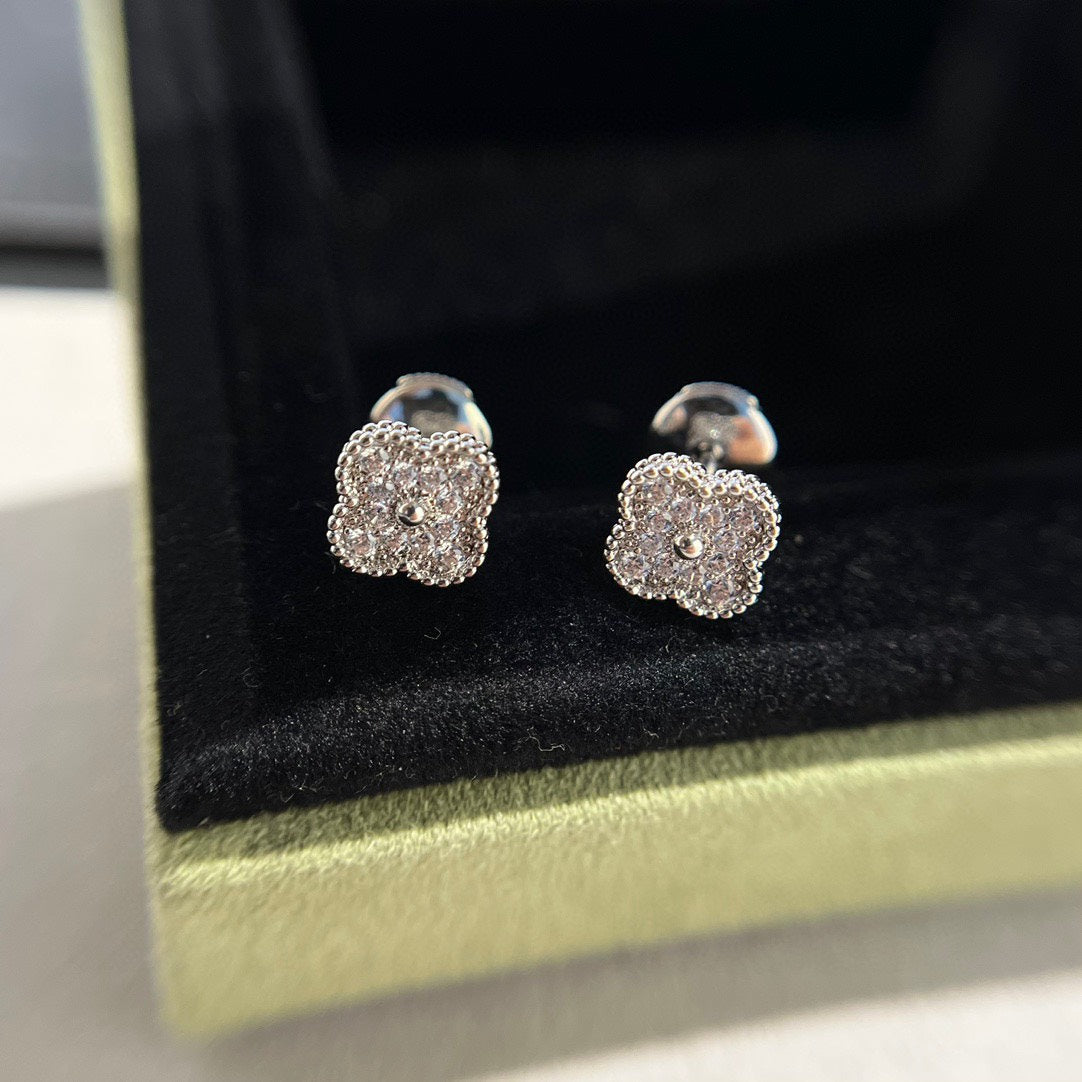 [Joyas Regalia] PENDIENTES MINI DE DIAMANTES CON Trébol