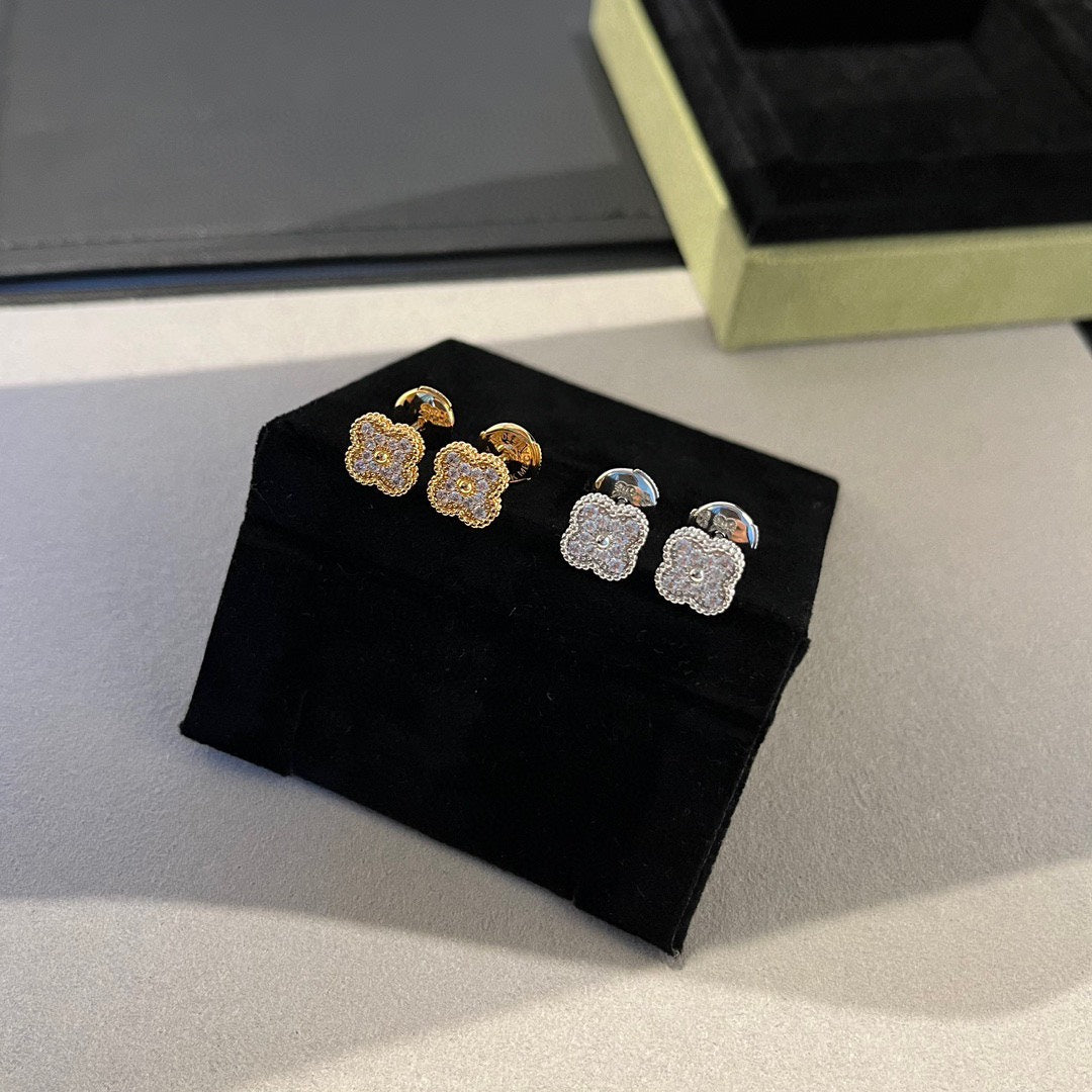 [Joyas Regalia] PENDIENTES MINI DE DIAMANTES CON Trébol