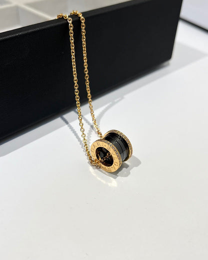 [Joyas Regalia] COLLAR DE ORO ROSA CON DIAMANTES DE CERÁMICA NEGRA ZERO 1